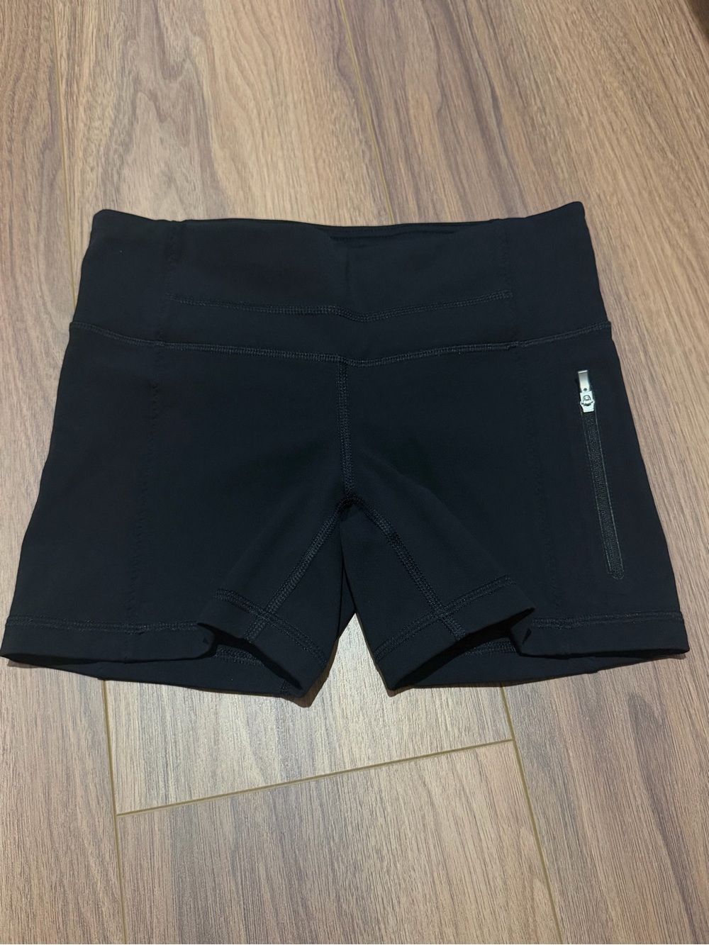 size 4 black lululemon shorts
